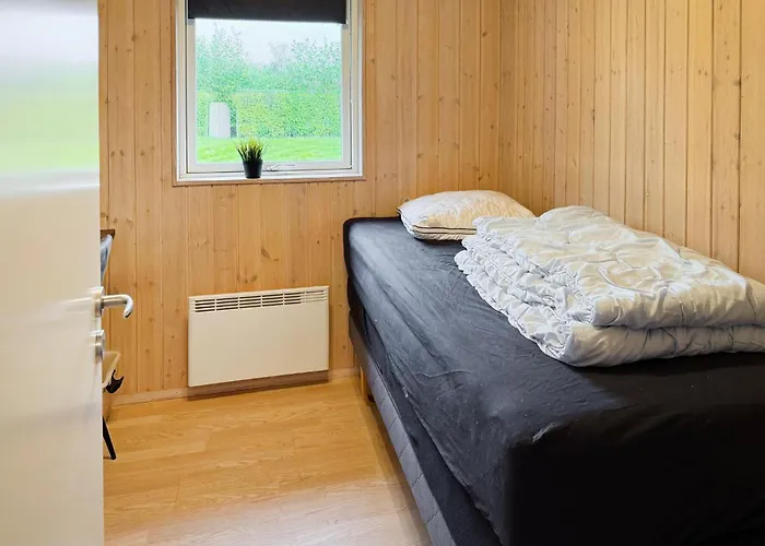 3 Bedroom Stunning In Semesterbostad Hovborg