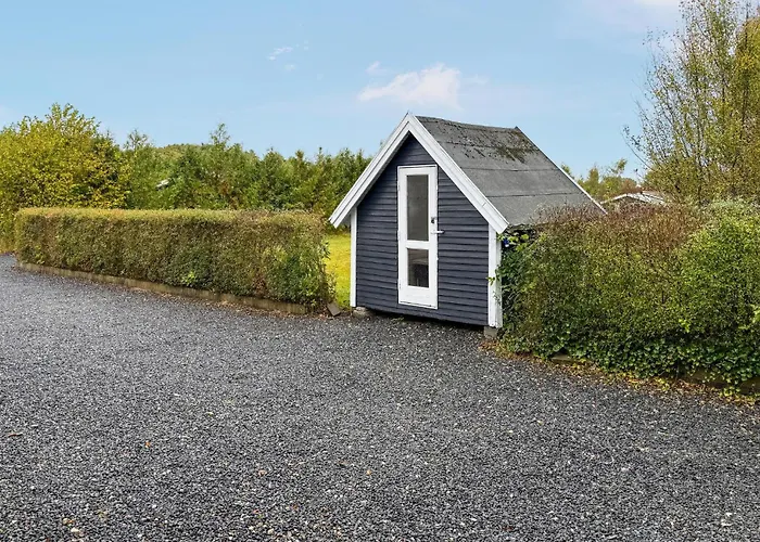3 Bedroom Stunning In Semesterbostad Hovborg